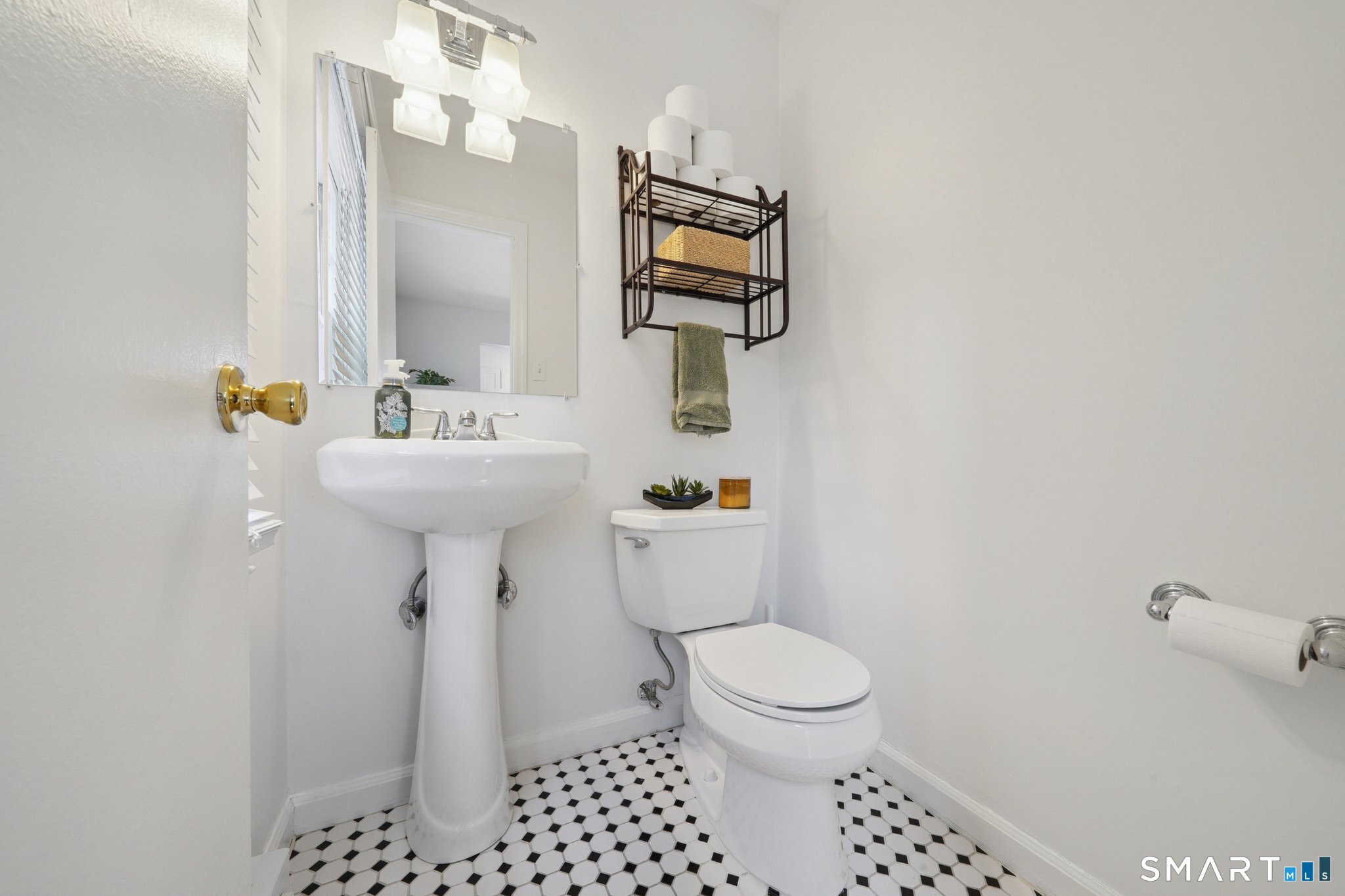 84 Parade Hill Road New Canaan CT 06840
