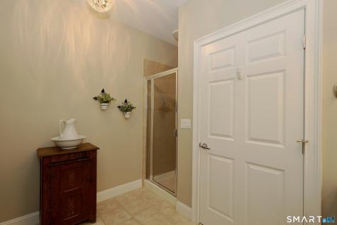 25 Franklin Court Newtown CT 06470