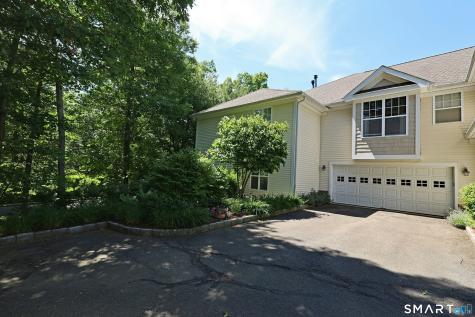 25 Franklin Court Newtown CT 06470