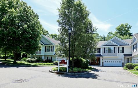 25 Franklin Court Newtown CT 06470
