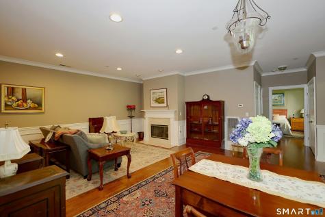 25 Franklin Court Newtown CT 06470
