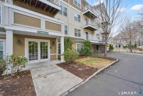 26 Schoolhouse Drive West Hartford CT 06110