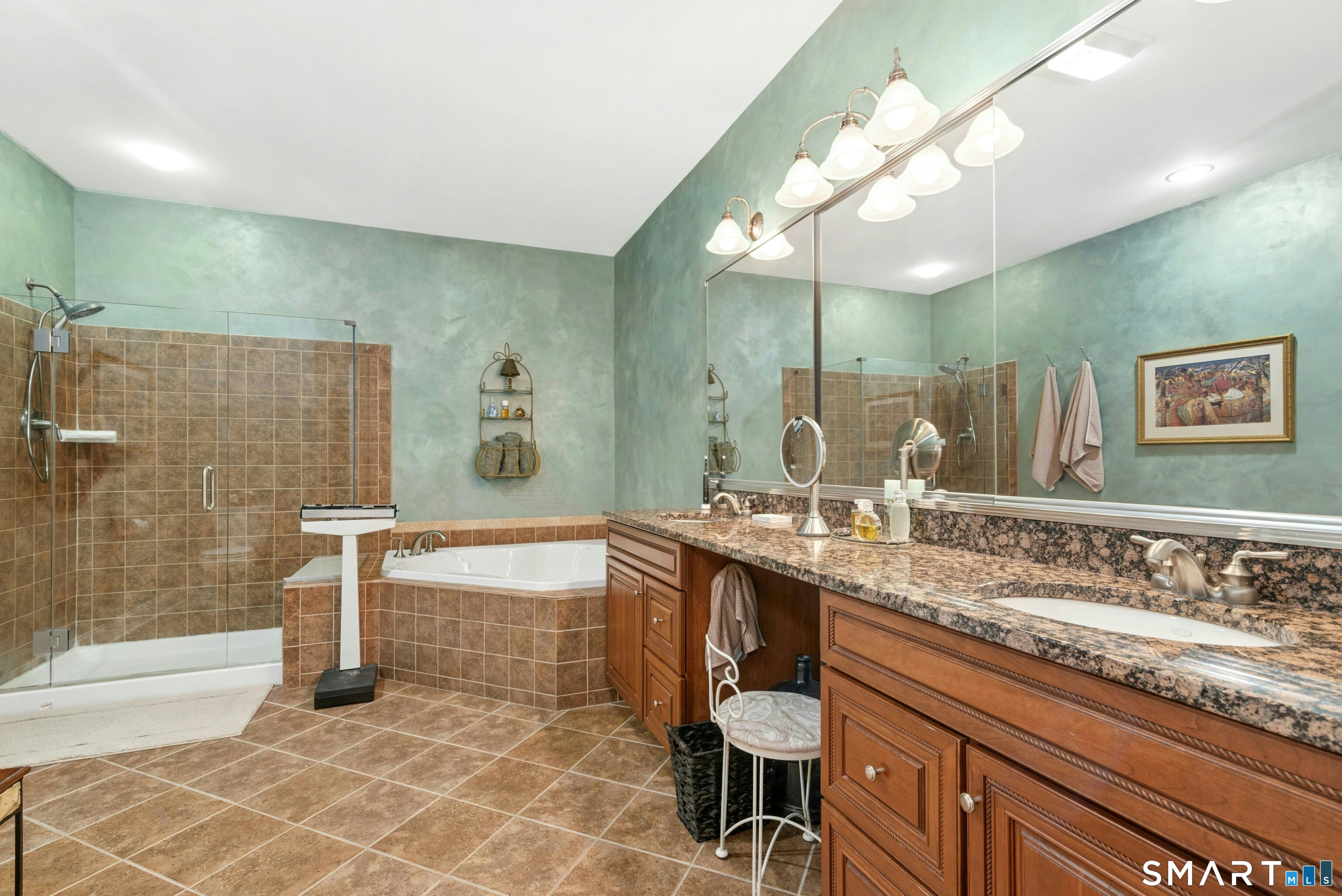 17 Watkins Drive Newtown CT 06482