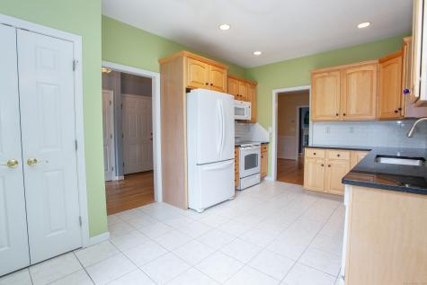 14 Brettonwood Drive Simsbury CT 06070