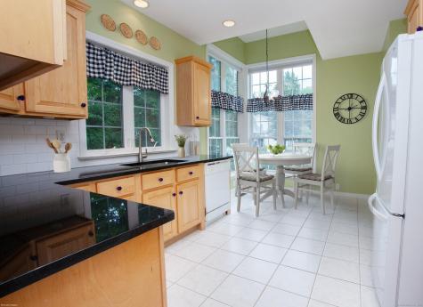 14 Brettonwood Drive Simsbury CT 06070