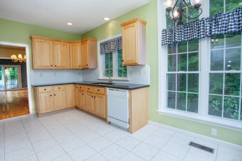 14 Brettonwood Drive Simsbury CT 06070