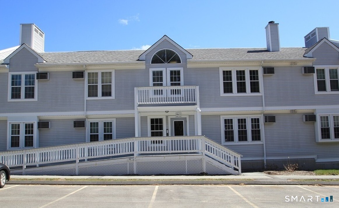 82 Longview Street Waterford CT 06385
