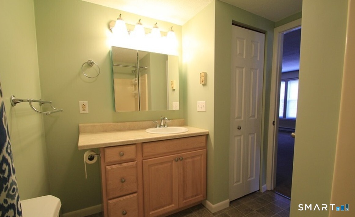 82 Longview Street Waterford CT 06385