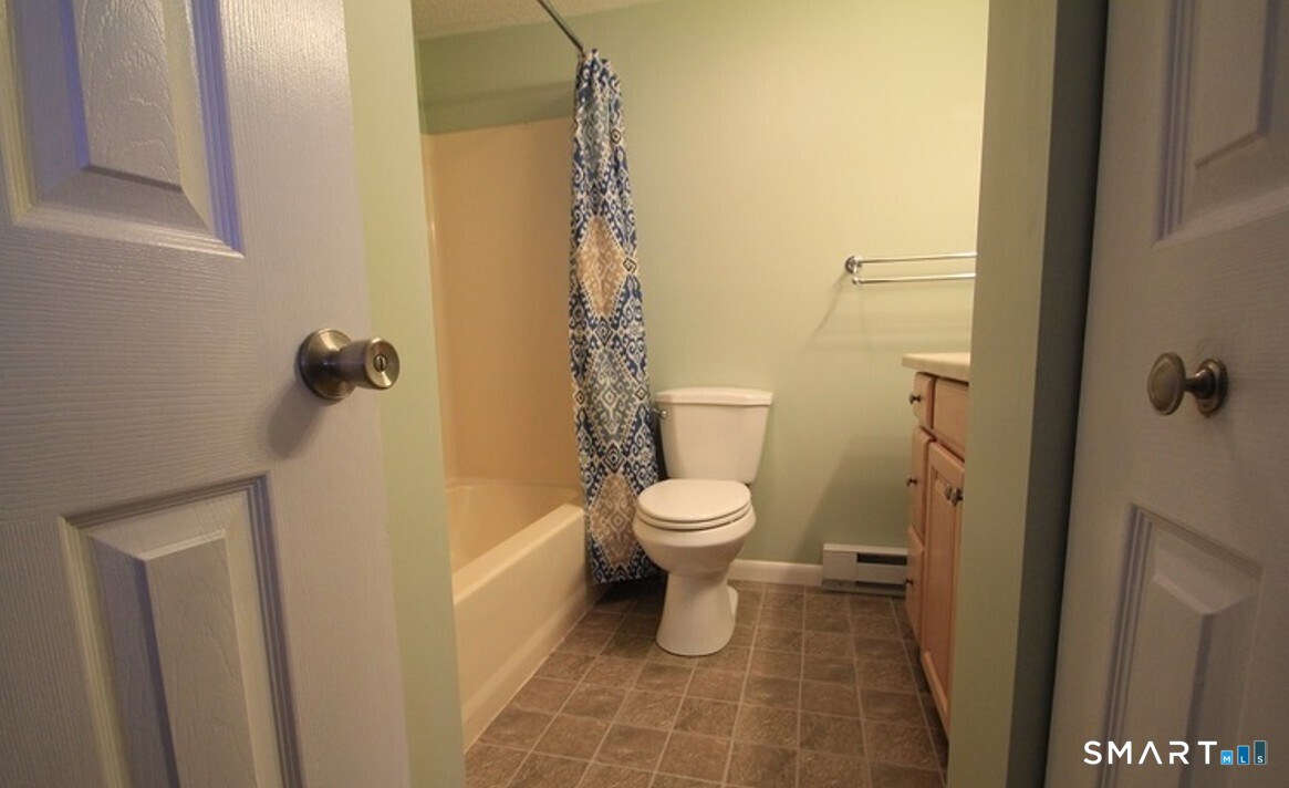 82 Longview Street Waterford CT 06385