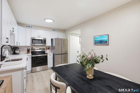 305 Mariners Walk Milford CT 06460