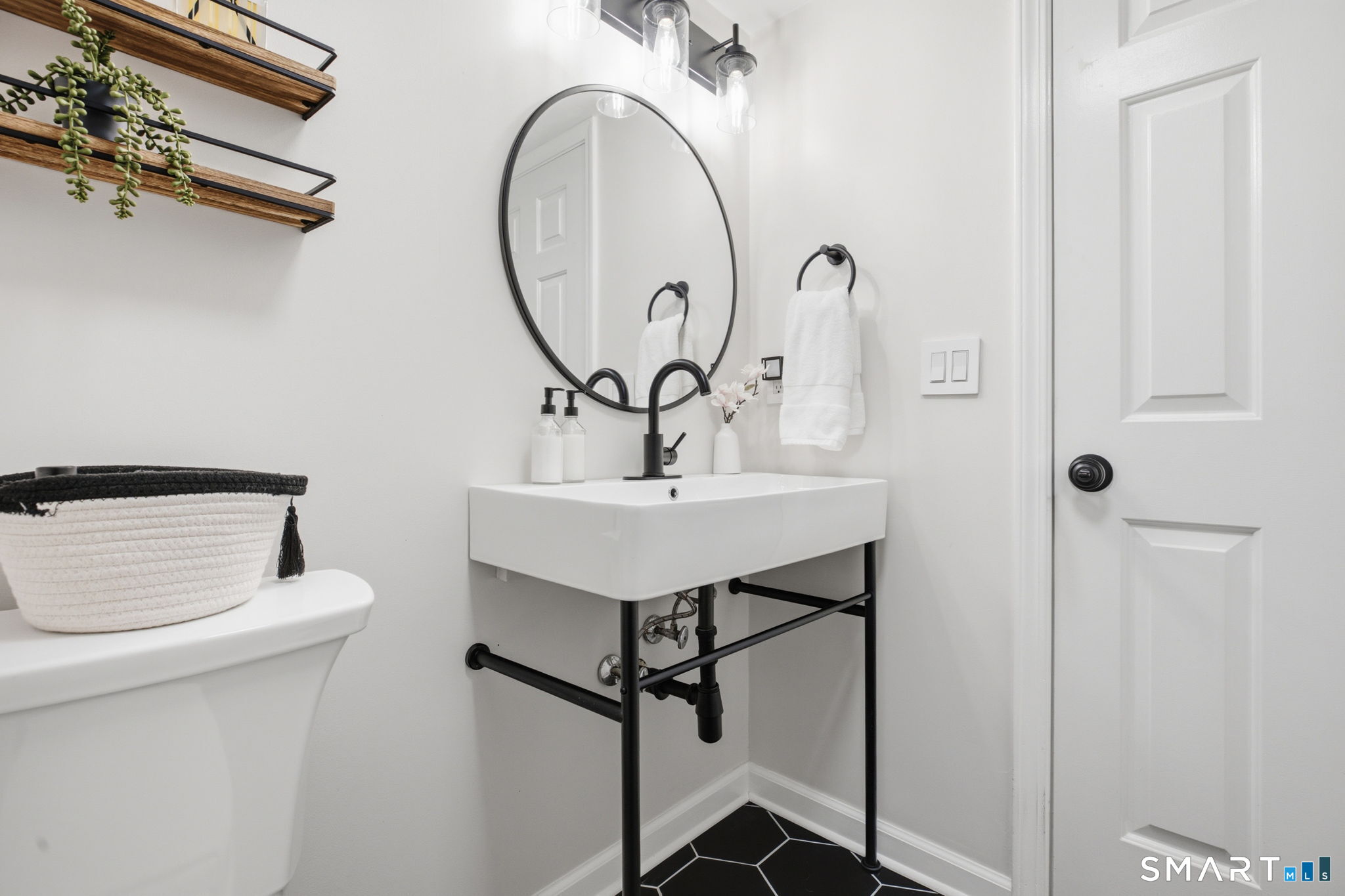 305 Mariners Walk Milford CT 06460