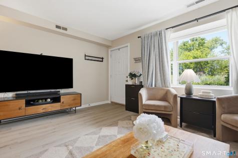 305 Mariners Walk Milford CT 06460