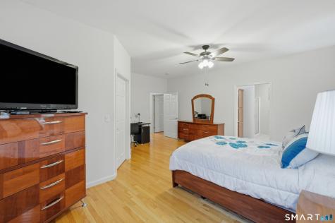37 Quail Hollow Enfield CT 06082