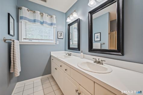 43 Harwich Lane West Hartford CT 06117