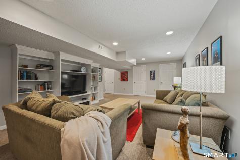 43 Harwich Lane West Hartford CT 06117