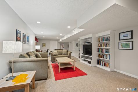 43 Harwich Lane West Hartford CT 06117