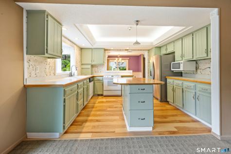 2 Saxon Woods Court Cheshire CT 06410