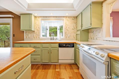 2 Saxon Woods Court Cheshire CT 06410