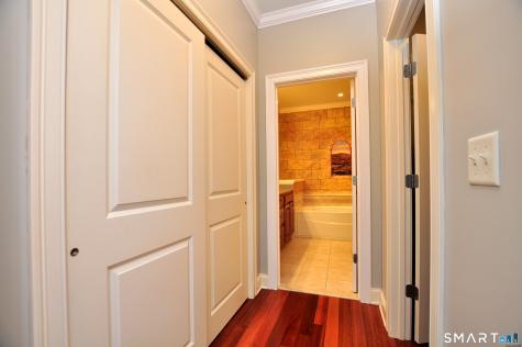 104 Bradford Walk Farmington CT 06032