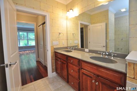 104 Bradford Walk Farmington CT 06032
