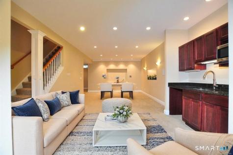 104 Bradford Walk Farmington CT 06032