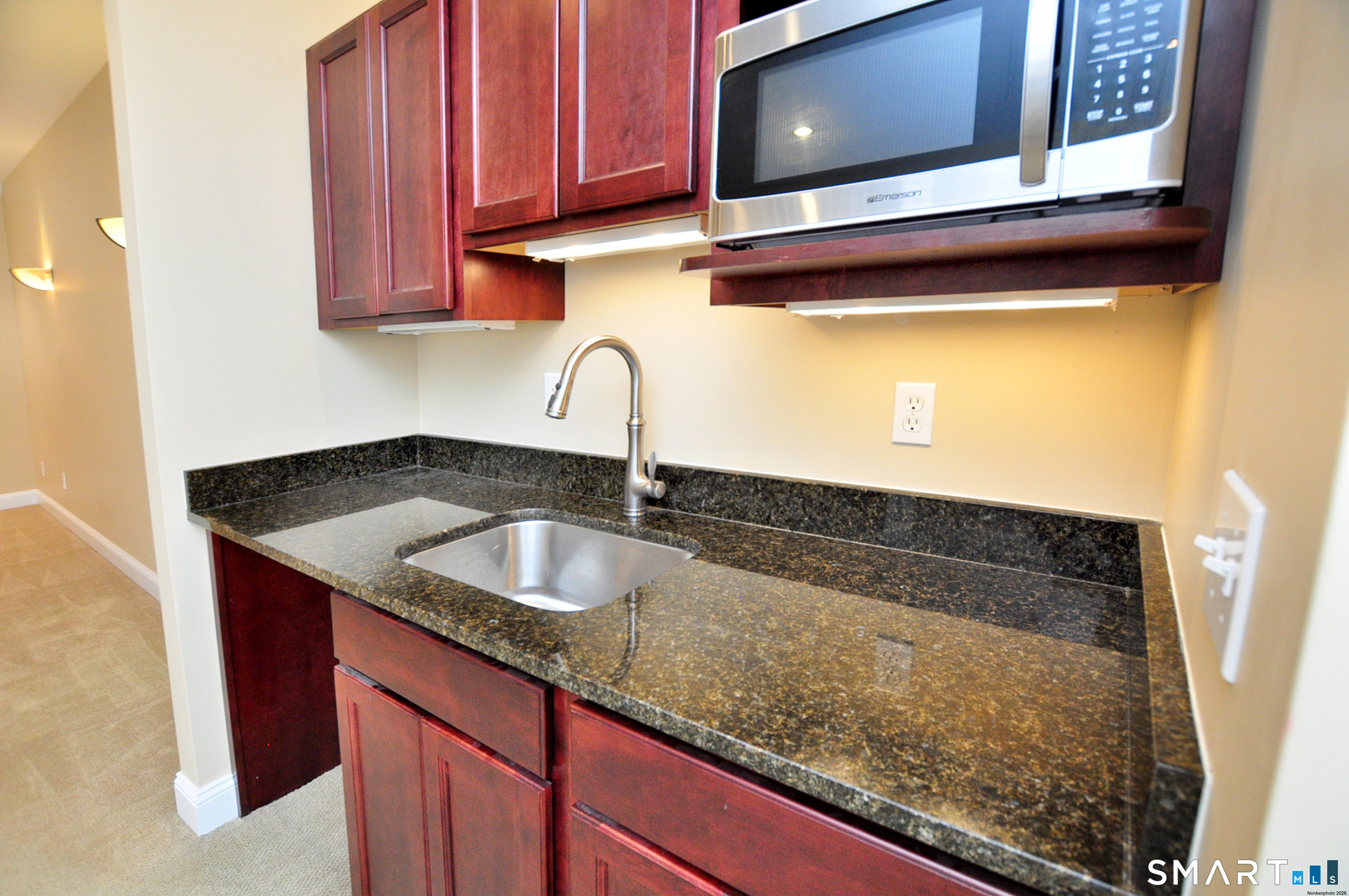 104 Bradford Walk Farmington CT 06032