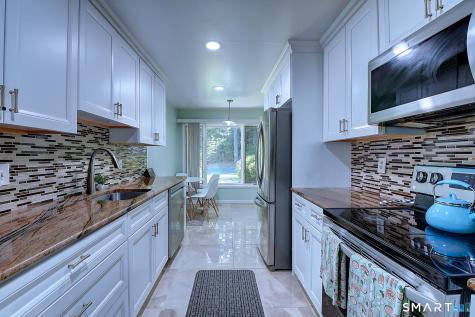 6 Spyglass Drive Avon CT 06001