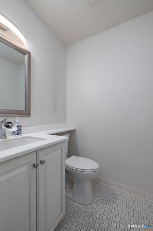 7 Lilac Lane Farmington CT 06032