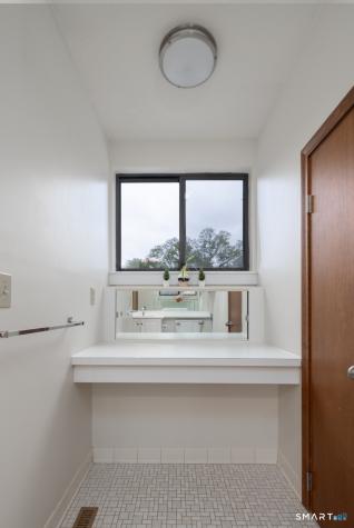 7 Lilac Lane Farmington CT 06032