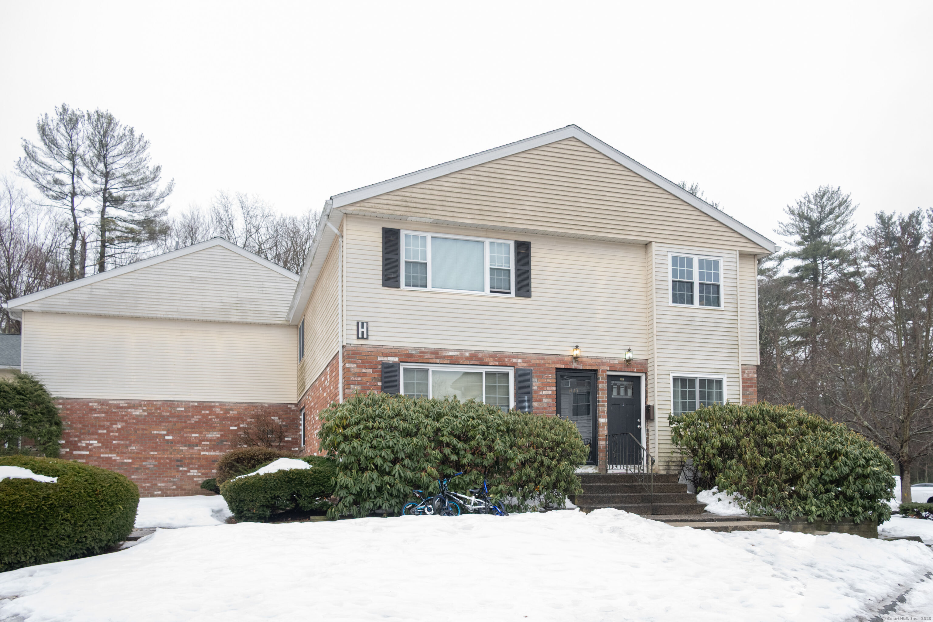 14 Bradley Circle Enfield CT 06082
