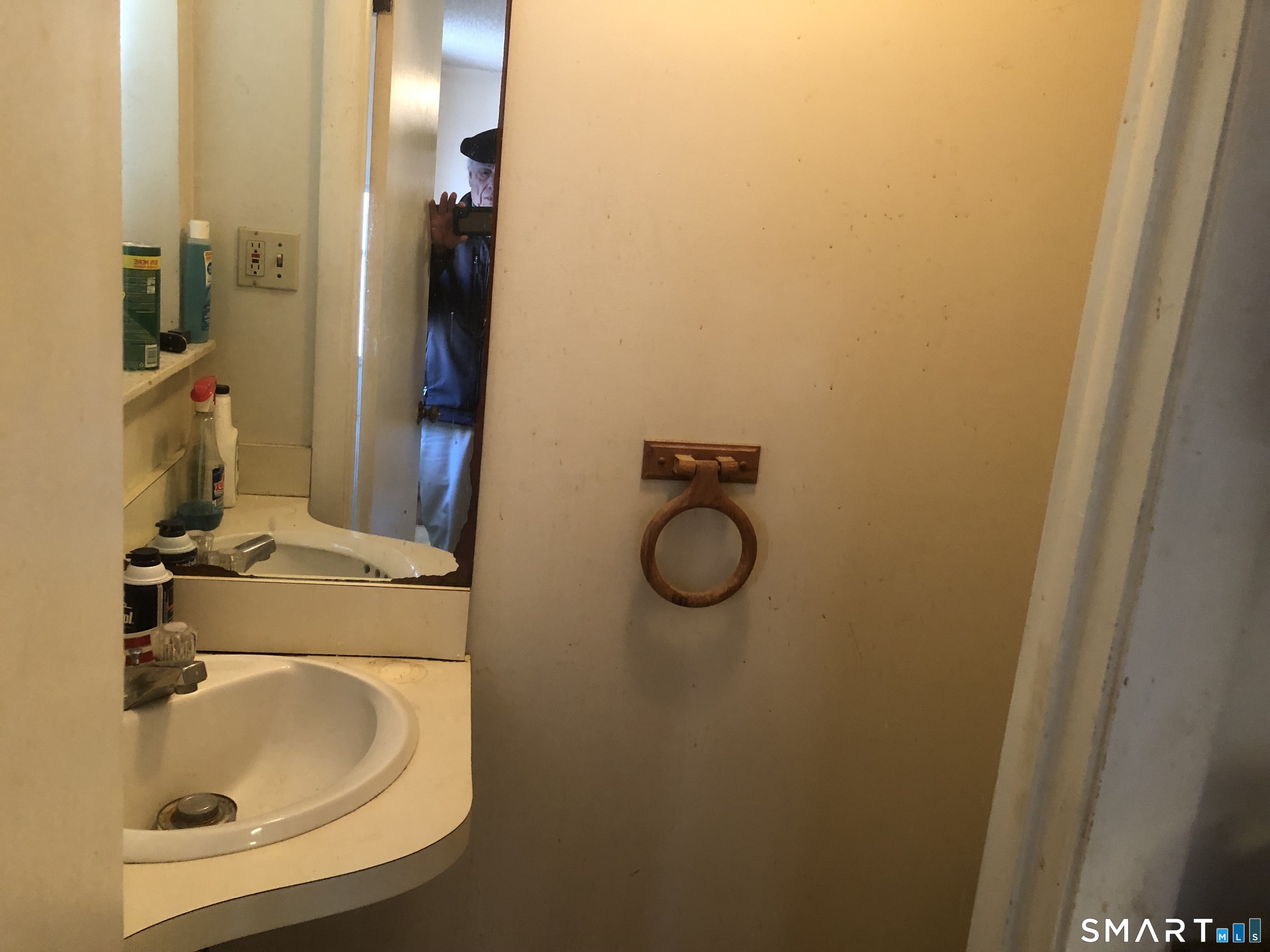 894 Burnside Avenue East Hartford CT 06108