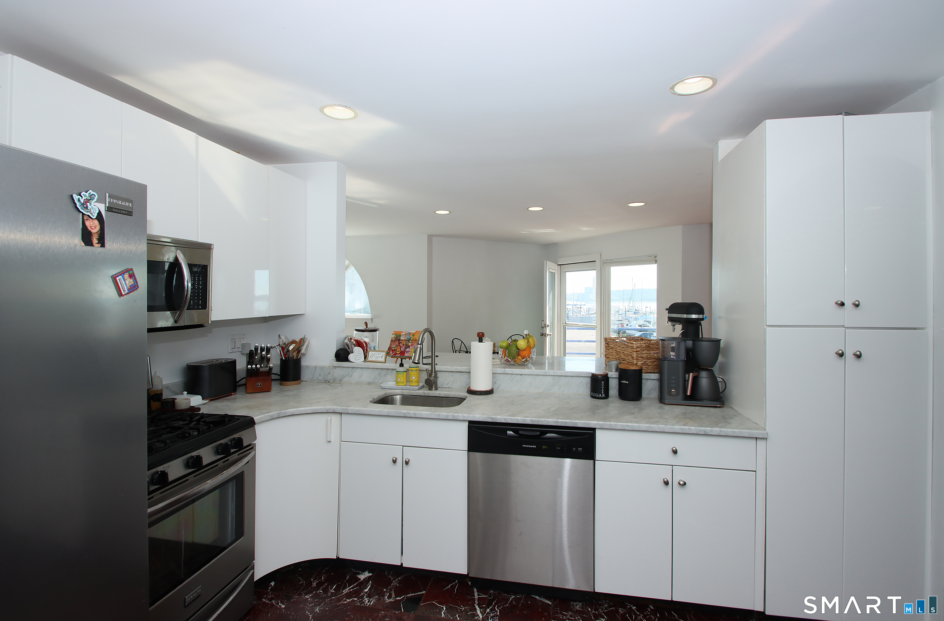 14 Harbour Close New Haven CT 06519
