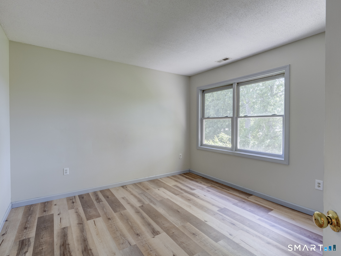 24 Nutmeg Court West Hartford CT 06110