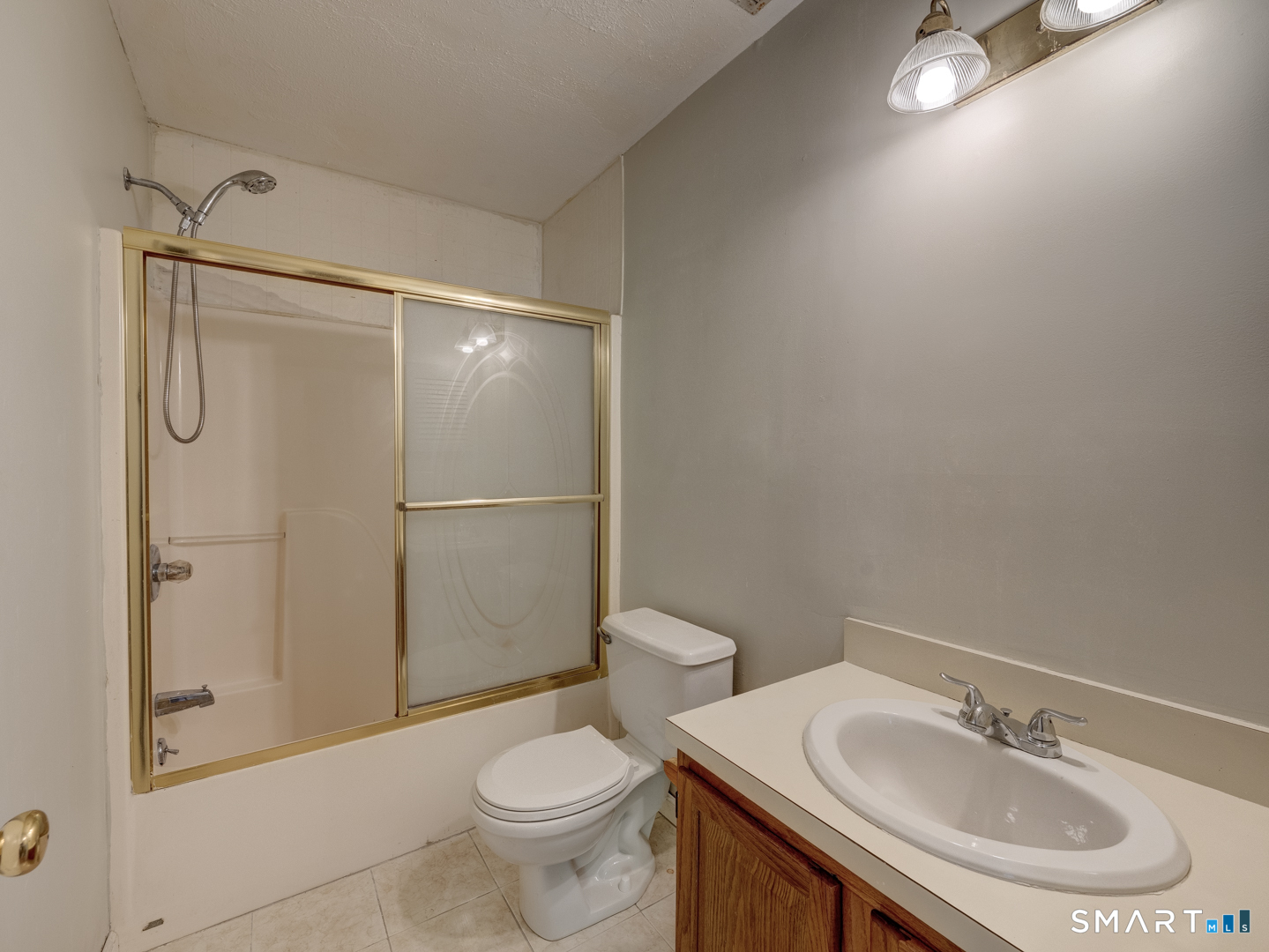 24 Nutmeg Court West Hartford CT 06110
