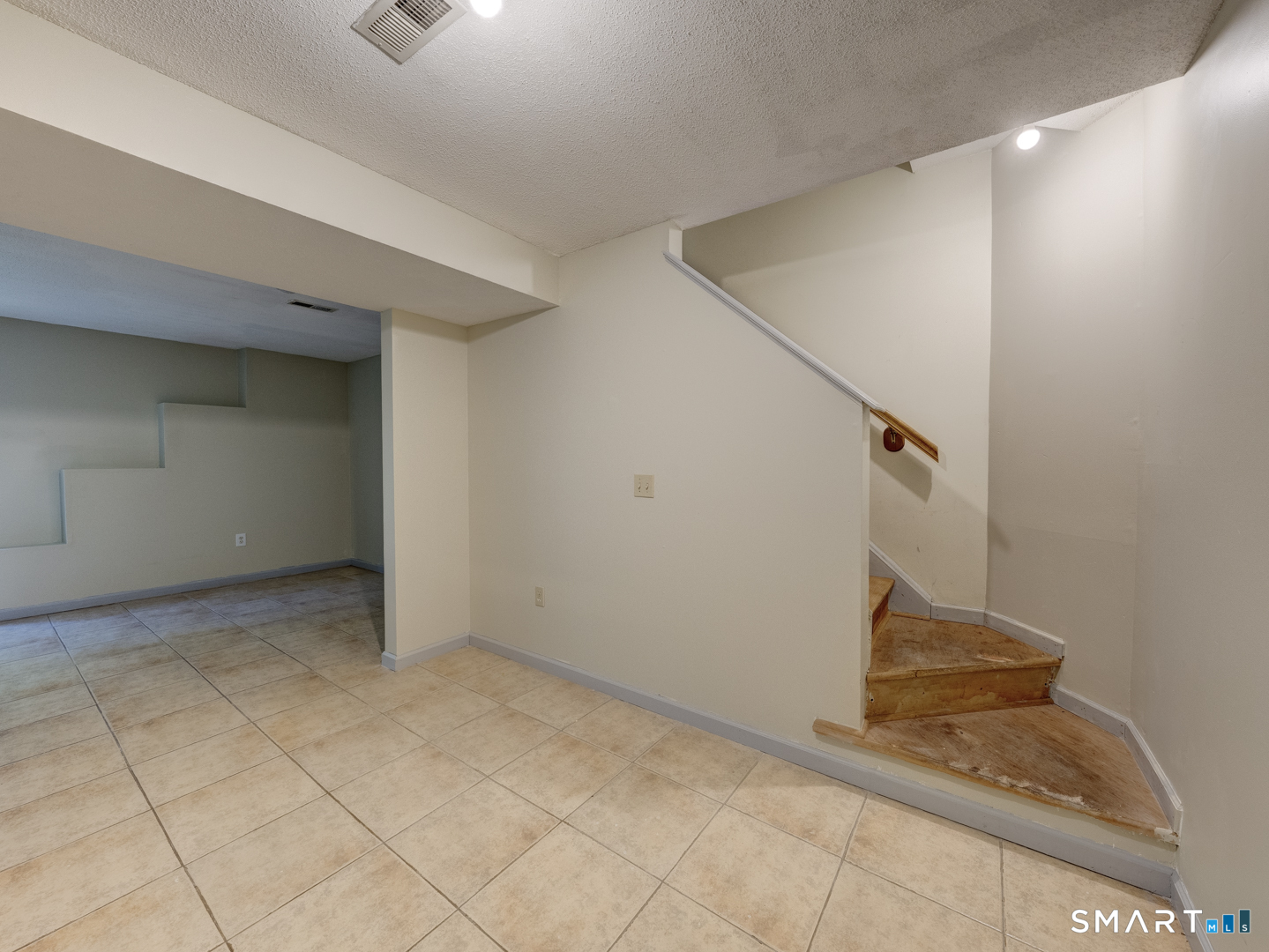 24 Nutmeg Court West Hartford CT 06110