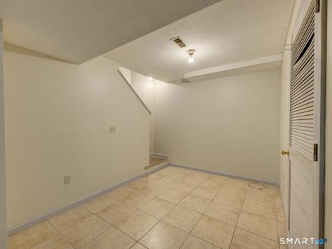 24 Nutmeg Court West Hartford CT 06110