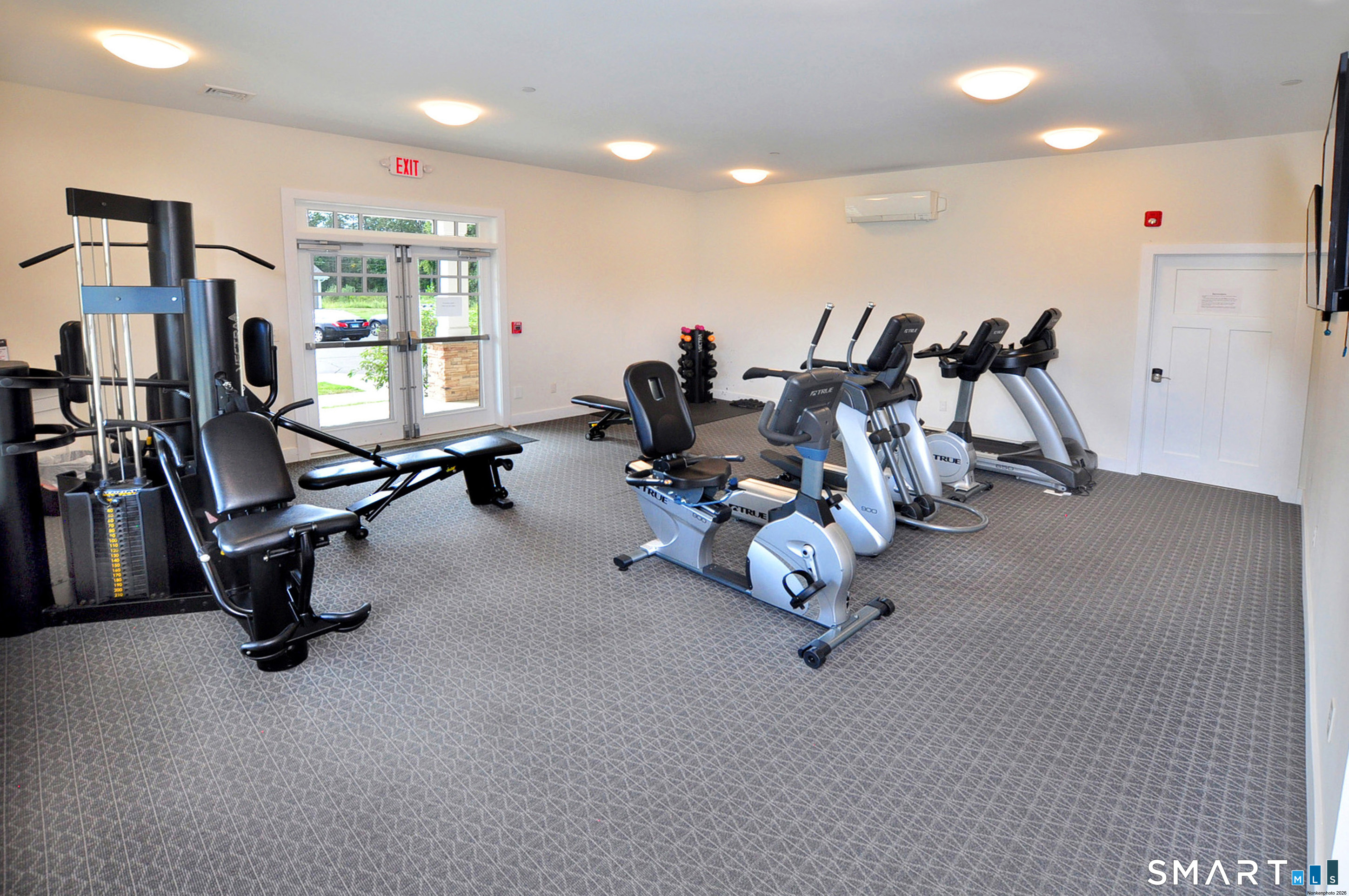 707 Old Village Circle Windsor CT 06095