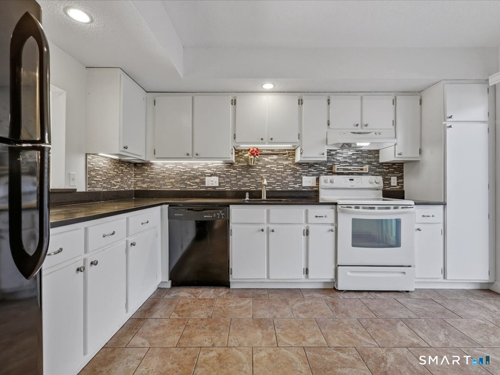 32 Jerimoth Drive Branford CT 06405