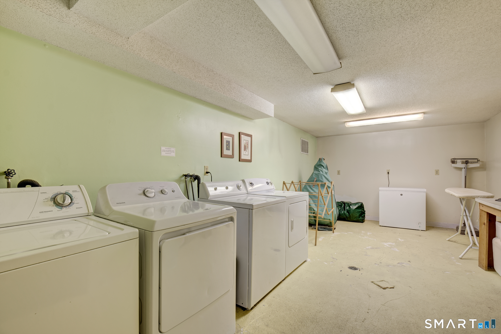 33 Charter Oak Place Hartford CT 06106
