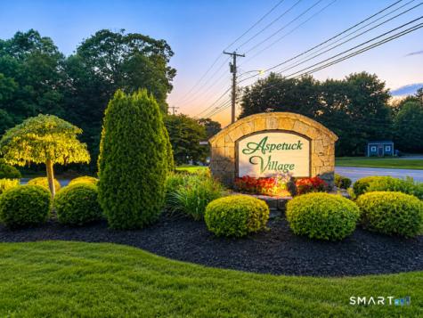 126 Hunters Creek Shelton CT 06484