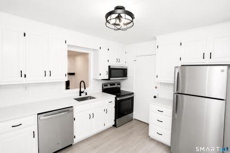 126 Hunters Creek Shelton CT 06484