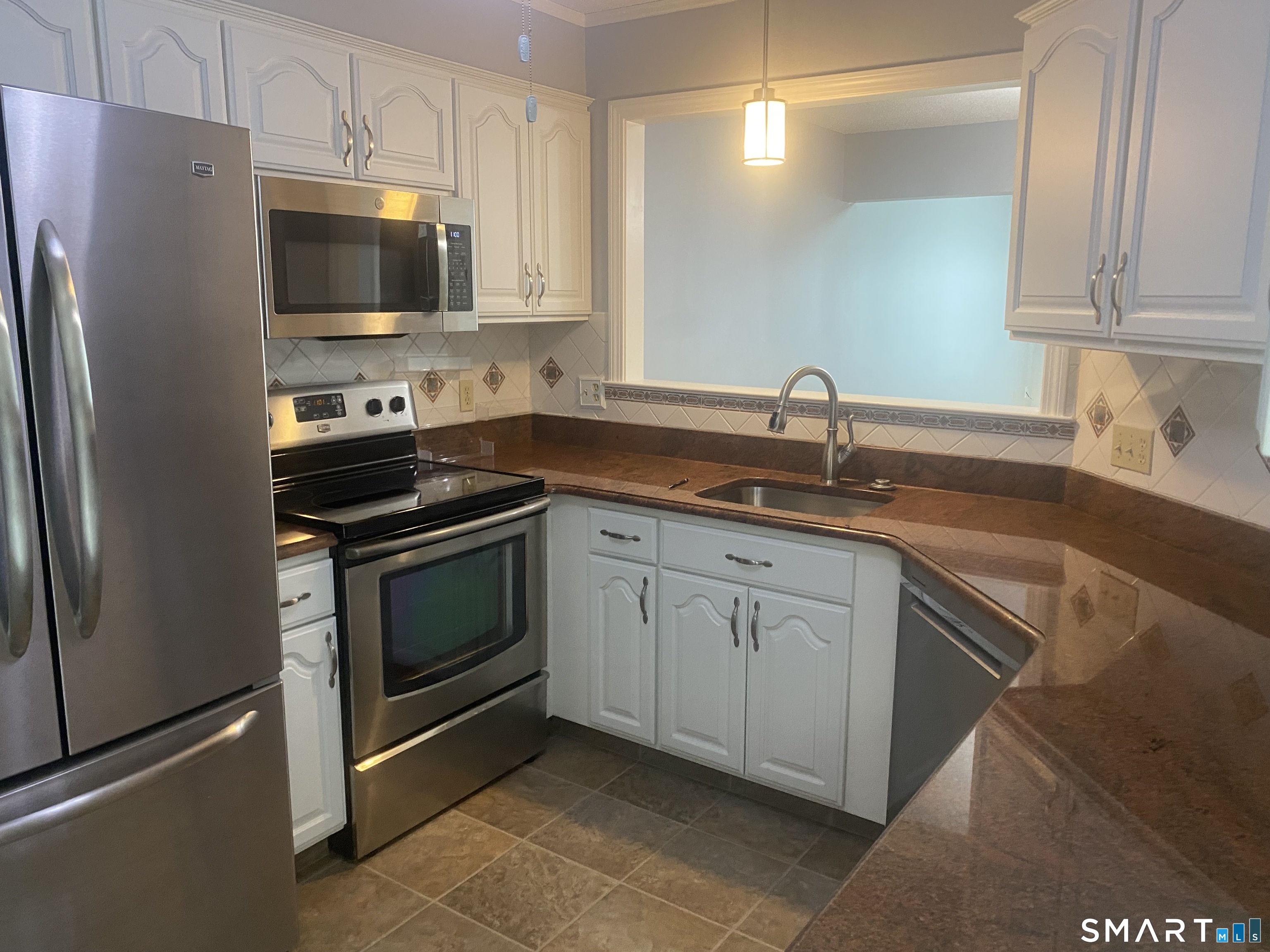 884 Glacier Way Southington CT 06489