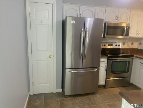 884 Glacier Way Southington CT 06489