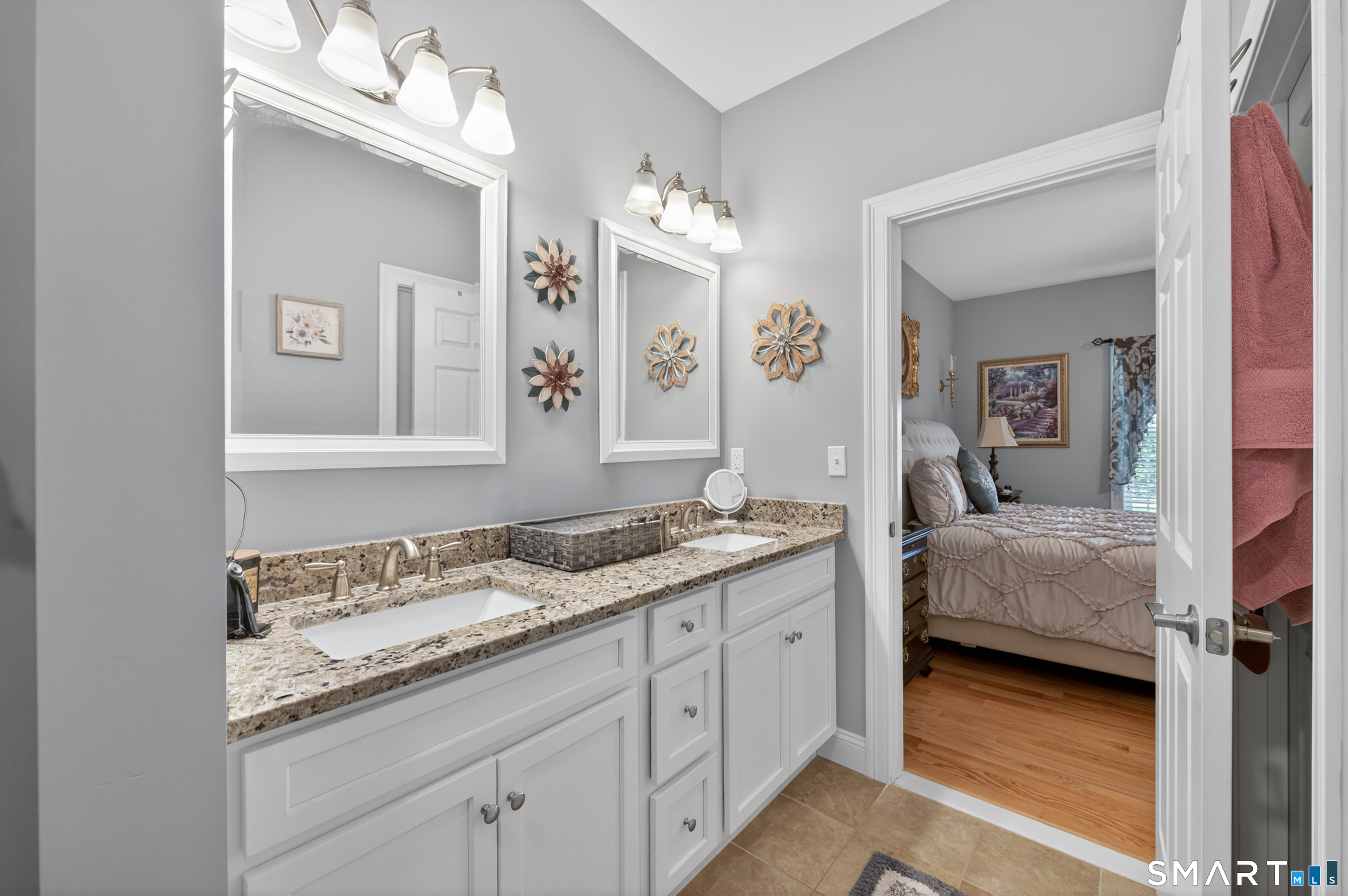 139 Mulholland Way North Haven CT 06473