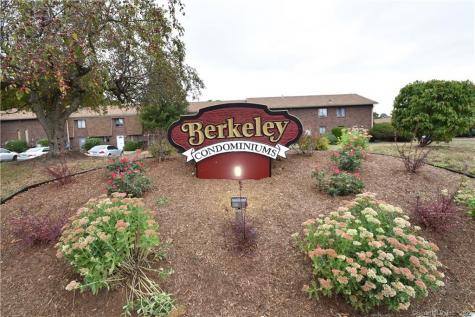 25 Wakefield Circle East Hartford CT 06118