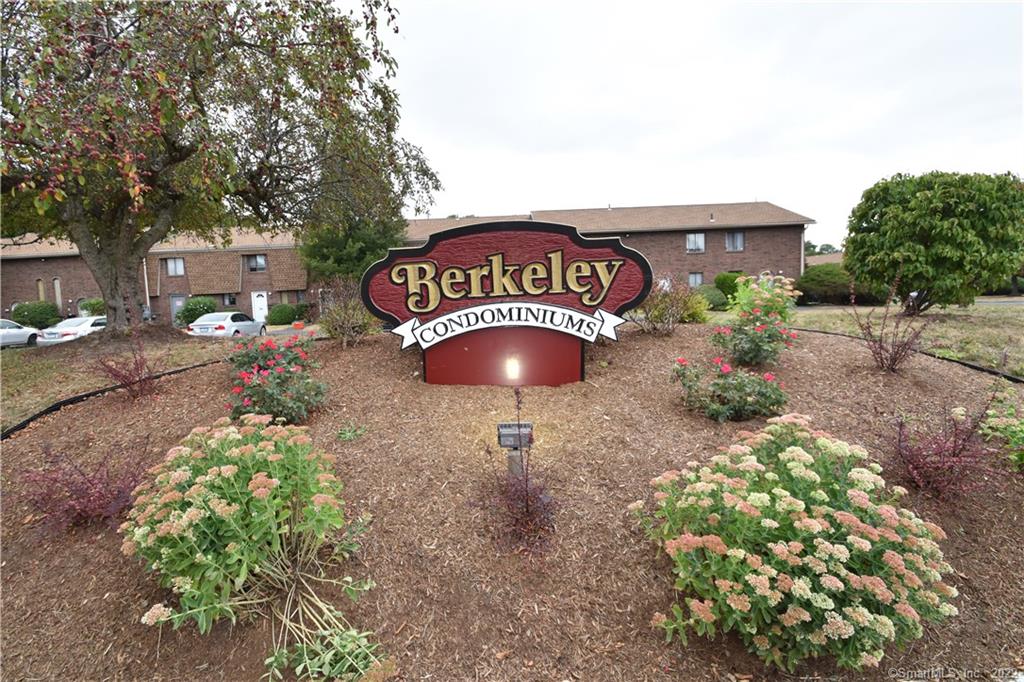 25 Wakefield Circle East Hartford CT 06118