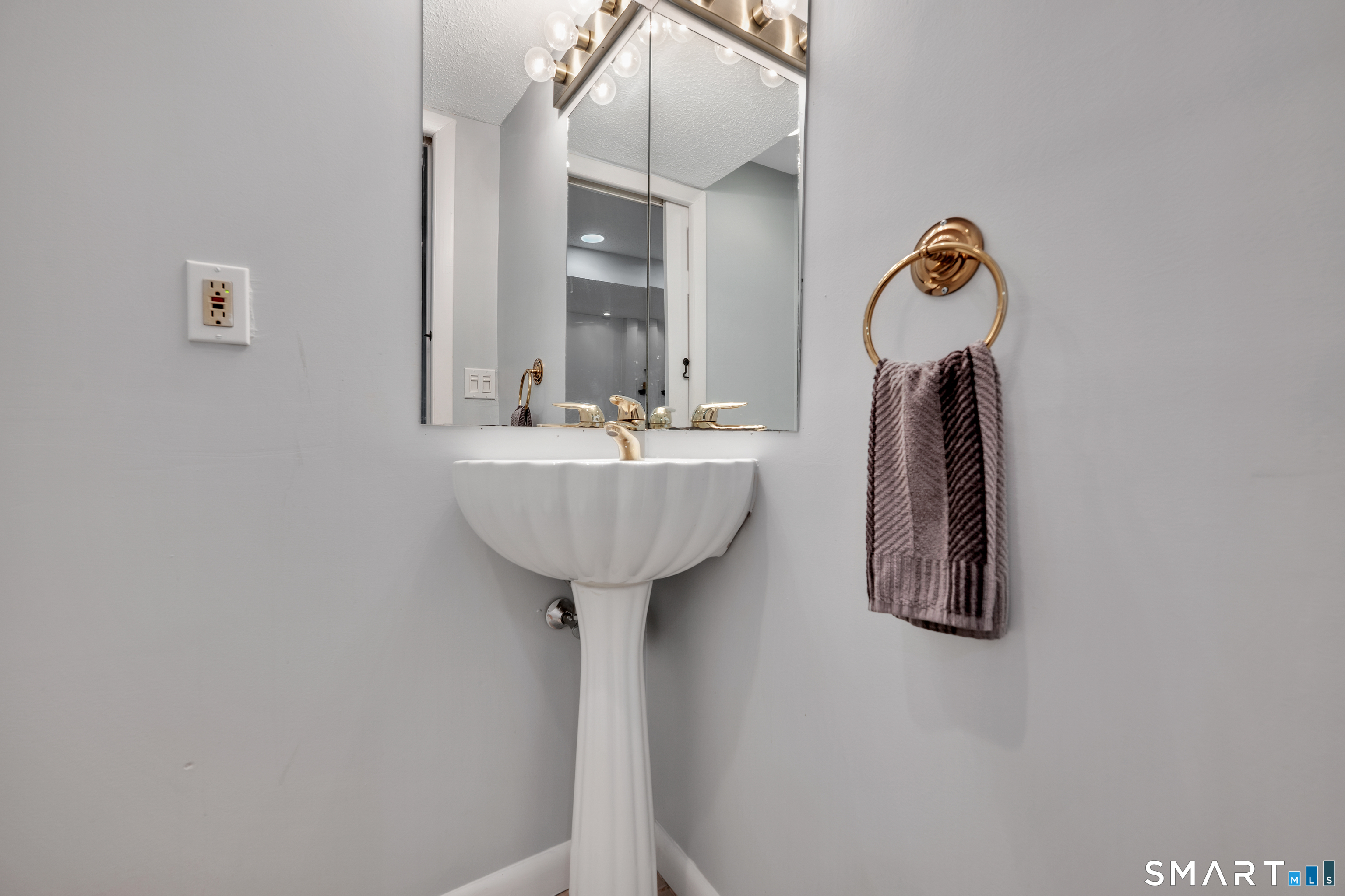 72 Timberwood Road West Hartford CT 06117