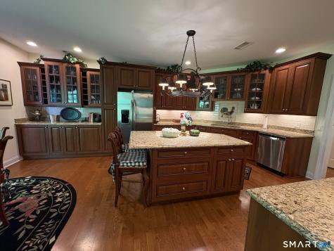 22 Franklin Court Newtown CT 06470
