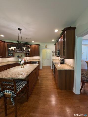 22 Franklin Court Newtown CT 06470