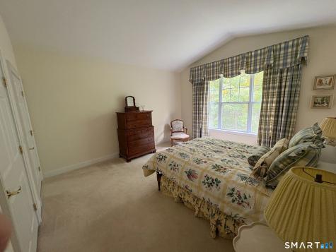 22 Franklin Court Newtown CT 06470